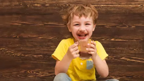 Dječak sa Nesquik kakaom